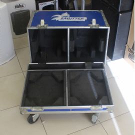 FLIGHT CASE SAGITTER CON RUOTE PER 2 TESTE MOBILI Dimensioni: L73xP55xH50cm Col. Blu - Usato